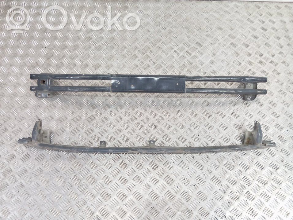 Soporte del parachoques delantero