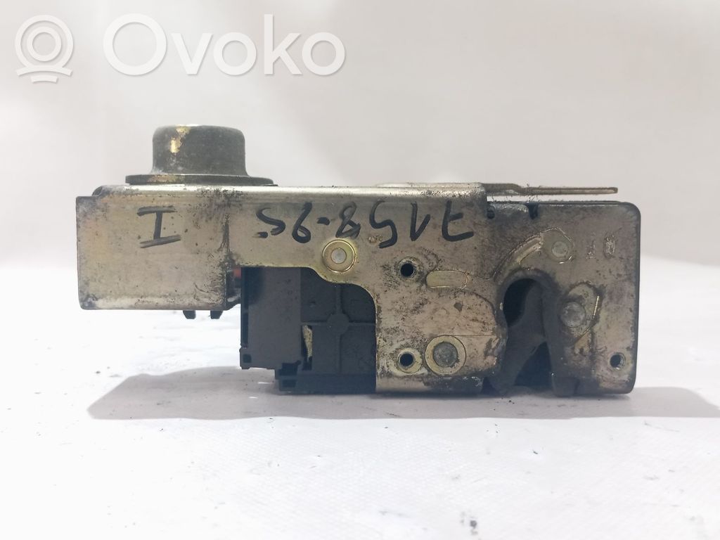 Priekšpusē slēdzene   1945262,YC1AV21813CM