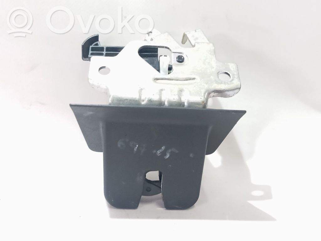 Audi A3 8Y Takaluukun lukon salvan moottori 