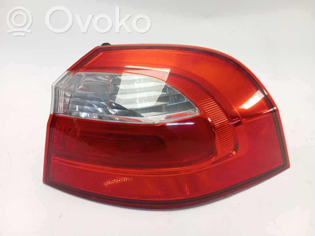 KIA Rio Aizmugurējais lukturis virsbūvē 