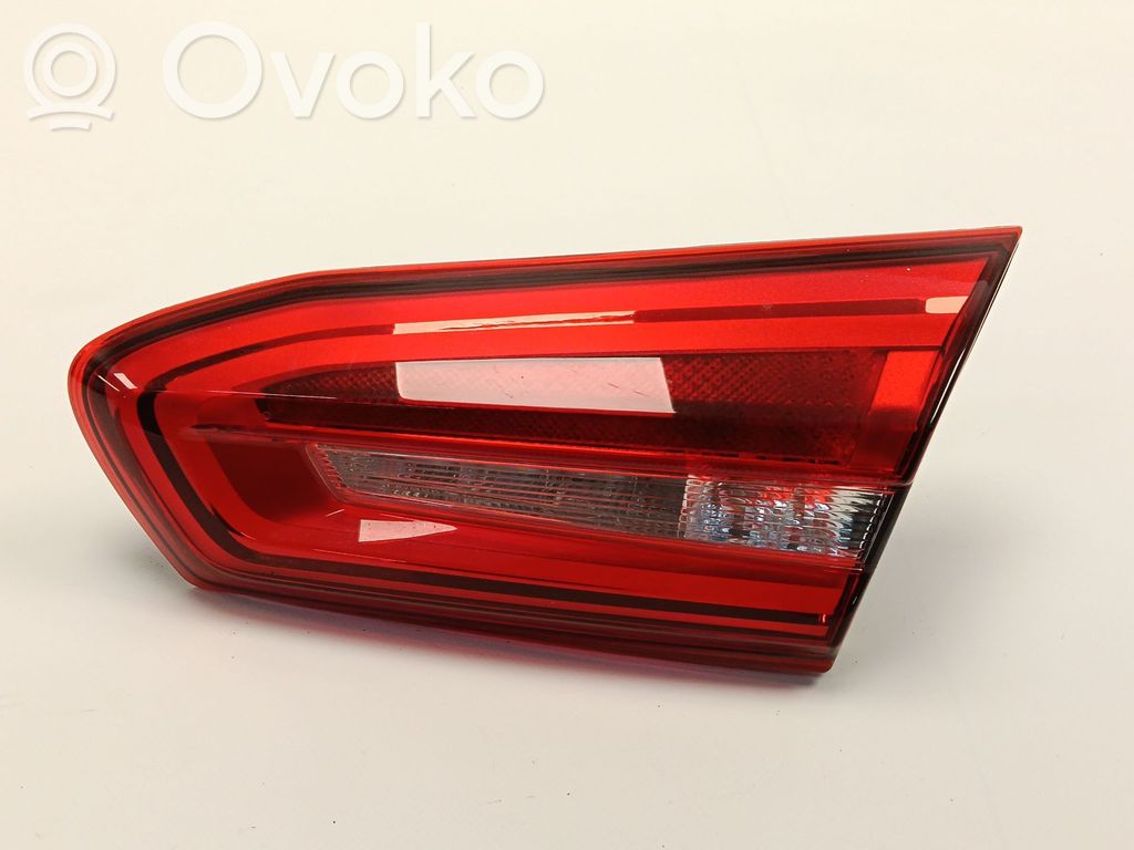 Ford Focus Aizmugurējais lukturis pārsegā 