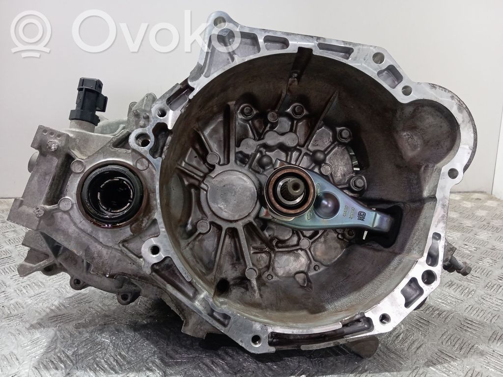 KIA Carens III Manualna 5-biegowa skrzynia biegów 