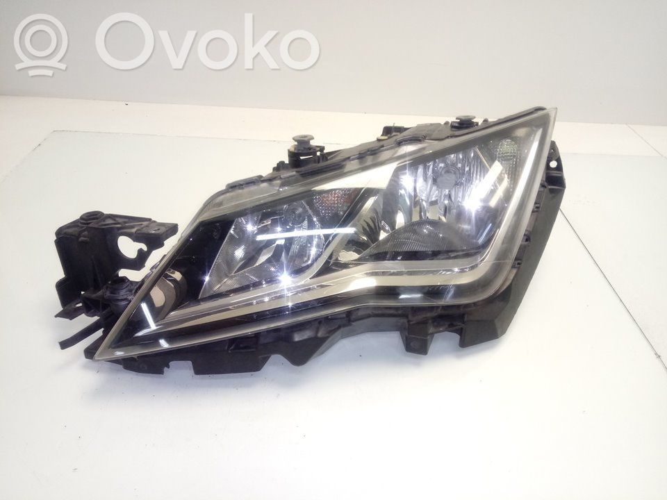Seat Leon (5F) Phare frontale 