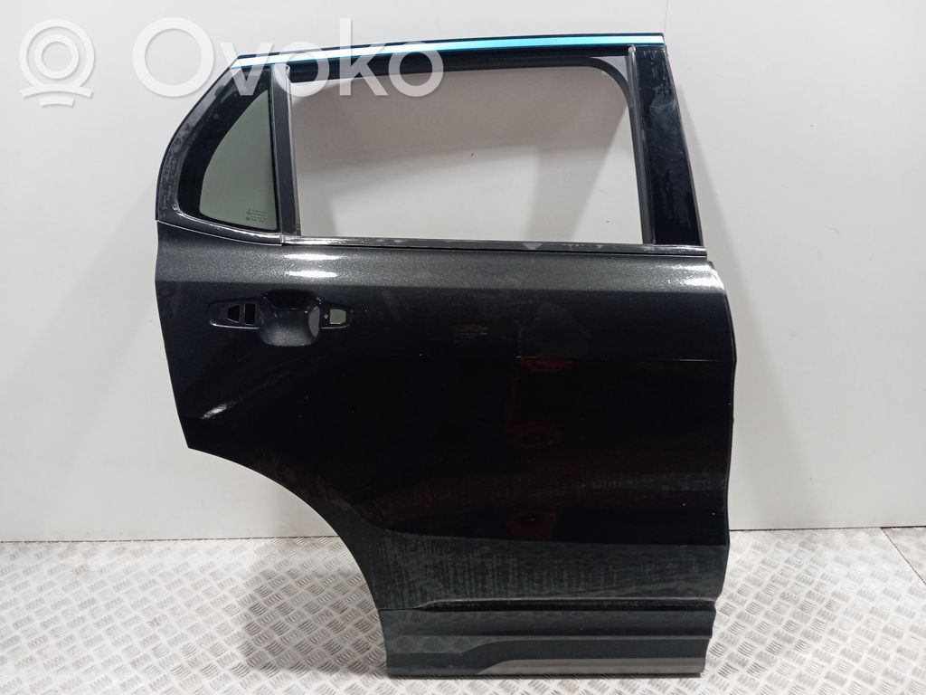 Lynk & co 01 Galinės durys 