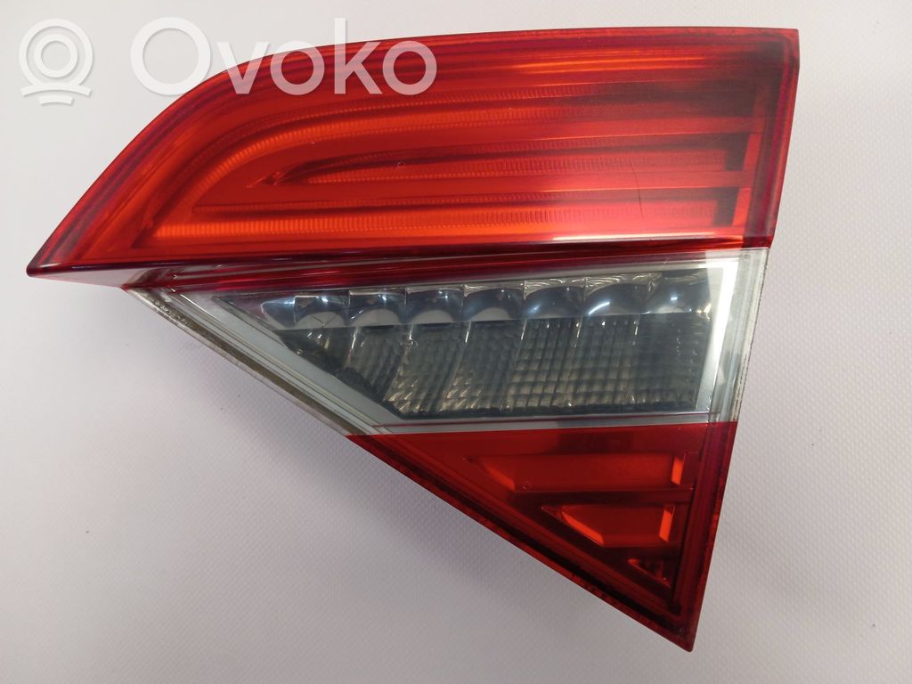 Skoda Superb B6 (3T) Lampy tylnej klapy bagażnika 