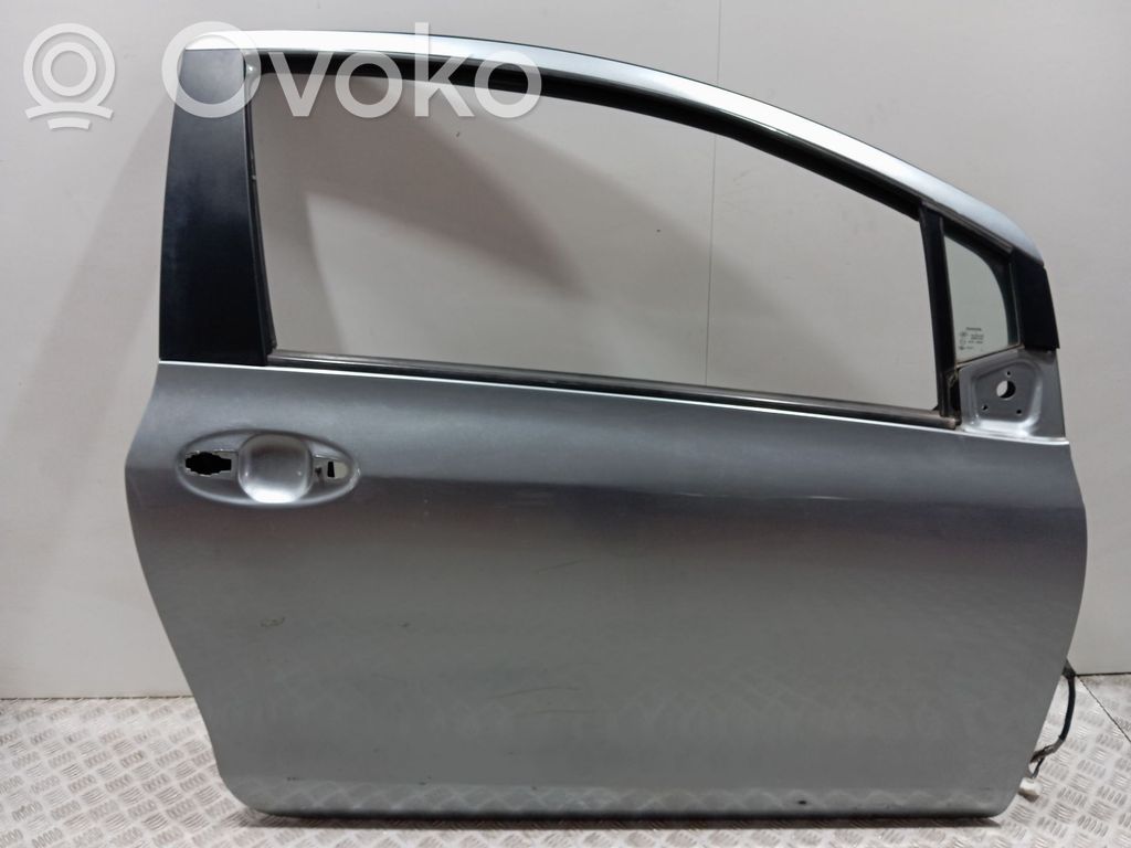 Toyota Yaris Дверь 