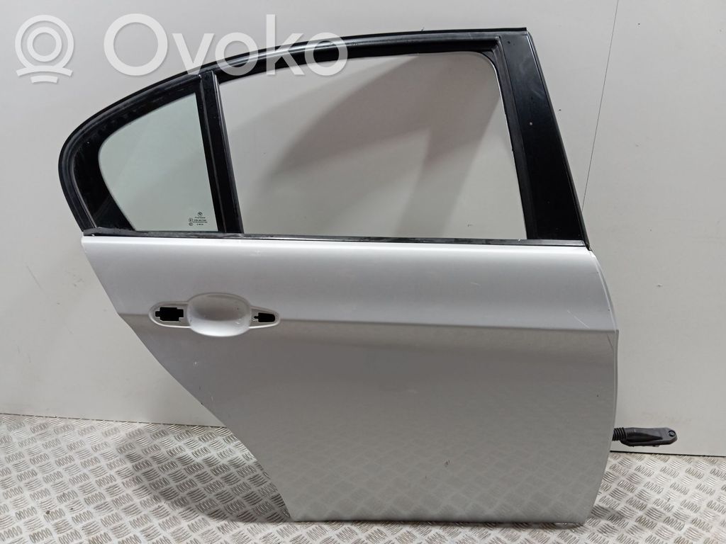 Aizmugurējās durvis   41007203648