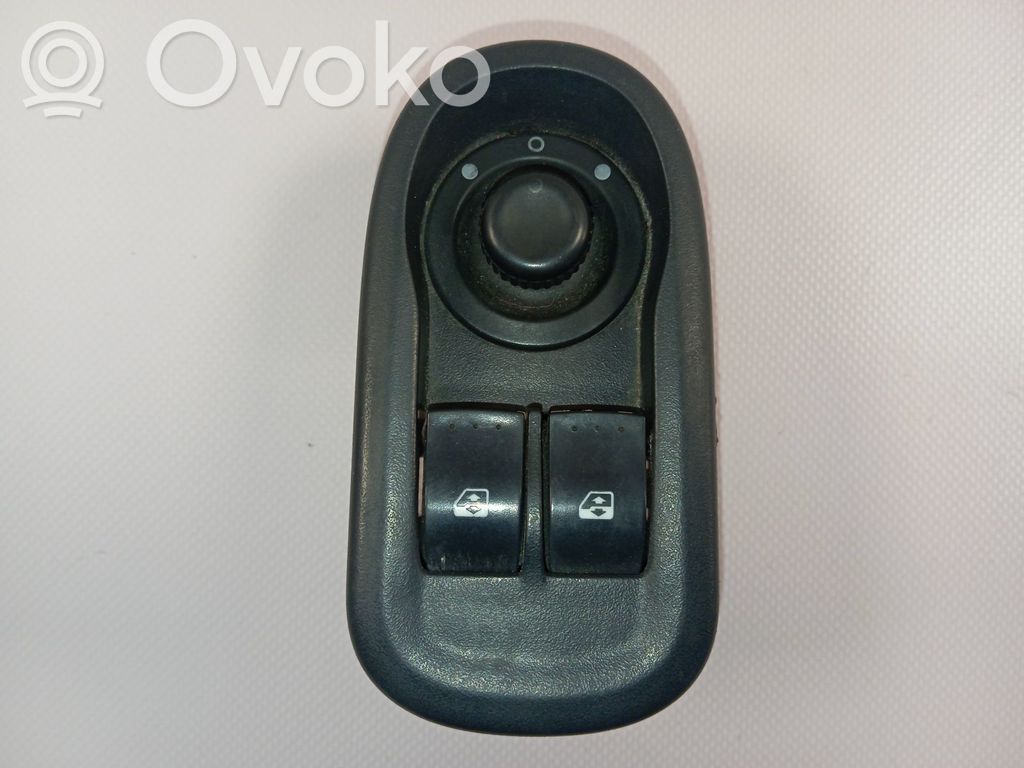 Electric window control switch   8200637849