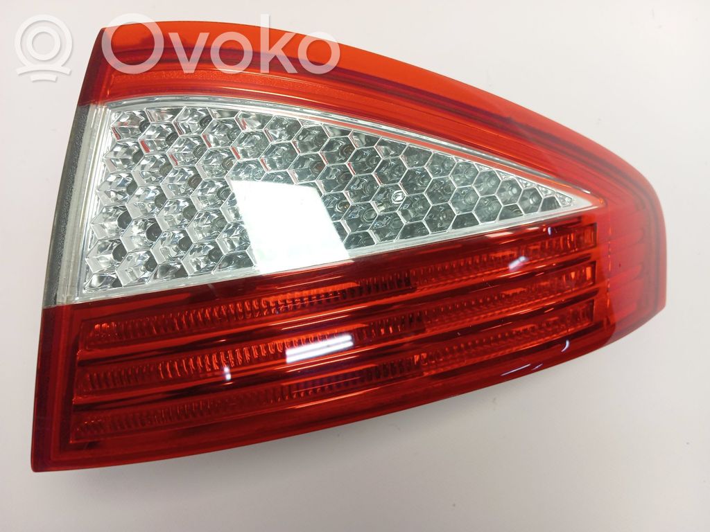 Ford Mondeo Mk III Luci posteriori 