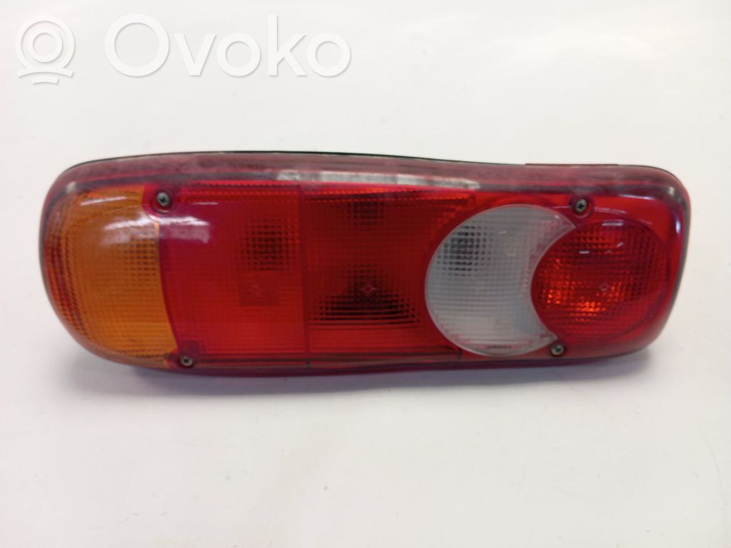 Nissan Atleon Luci posteriori 