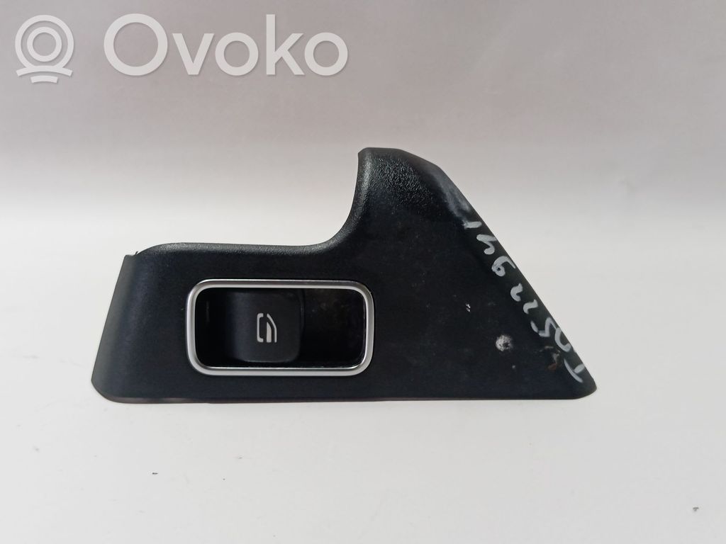 Mercedes-Benz GLA H247 Electric window control switch 