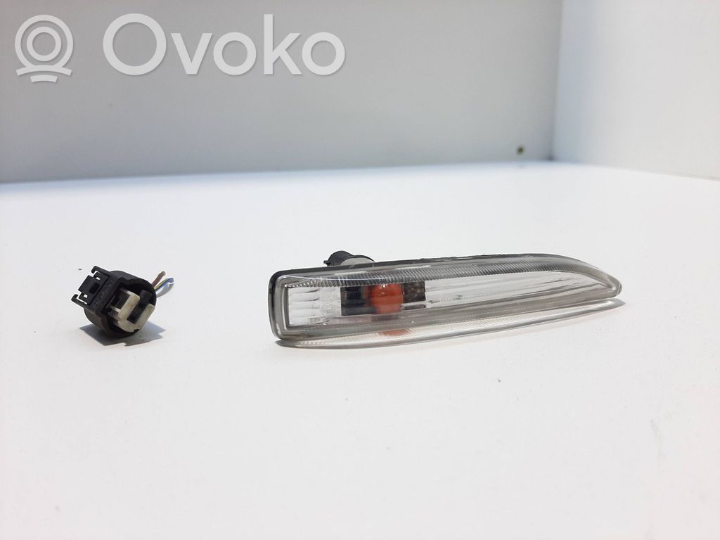 BMW 7 E65 E66 Front fender indicator light 