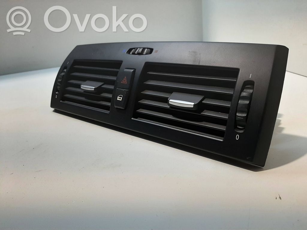 BMW X3 E83 Centrinės oro grotelės 