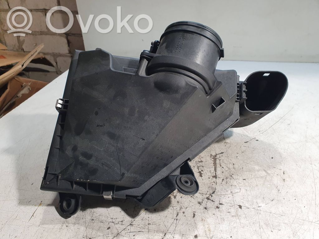 Air filter box   7811904