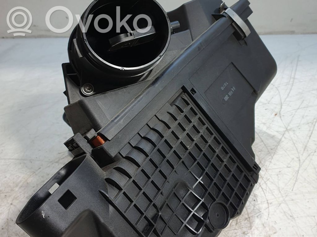 Air filter box   7811904,7668861,LP156103
