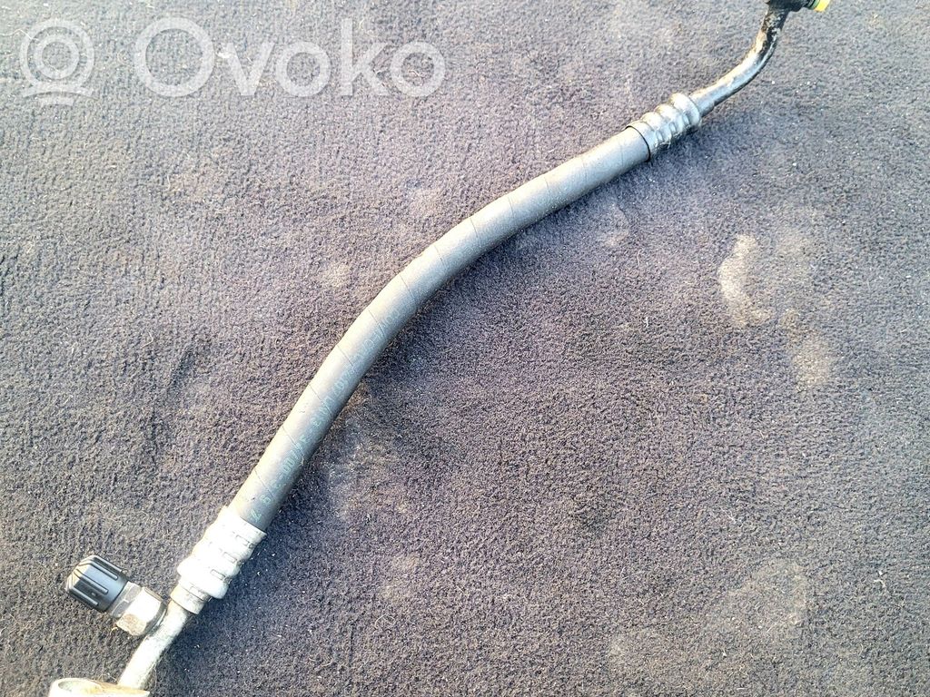 BMW 3 E46 Ilmastointilaitteen putki (A/C) 