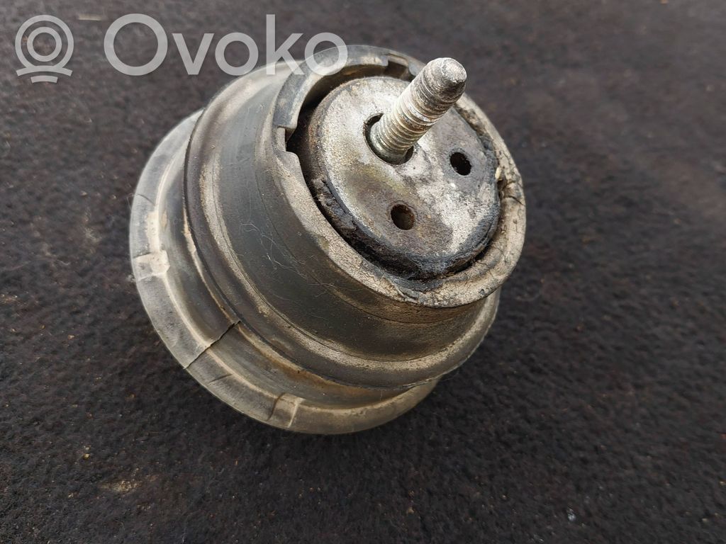 BMW 5 E39 Dzinēja spilvens 