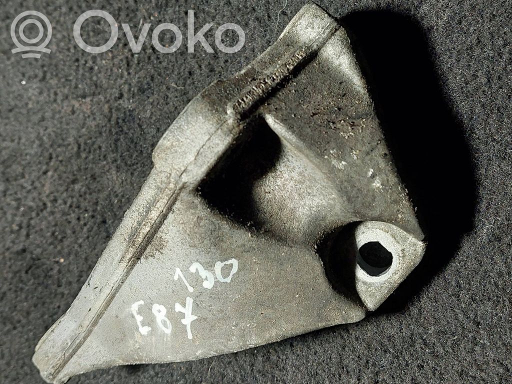 Fuel pump bracket   7804376
