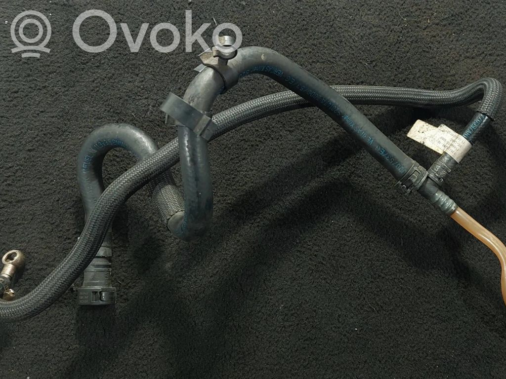BMW 5 E60 E61 Degvielas caurulīte (-es) 