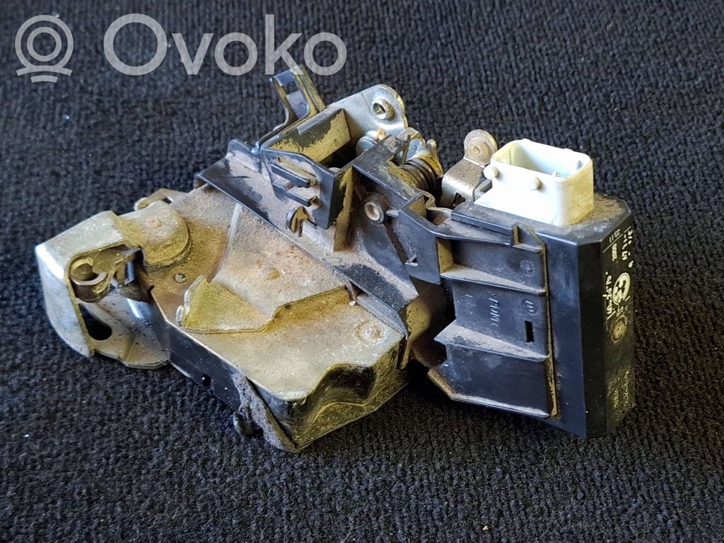 Priekšpusē slēdzene   40620775