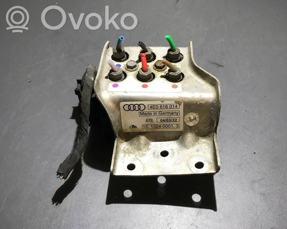 Audi A8 S8 D3 4E Air suspension valve block 
