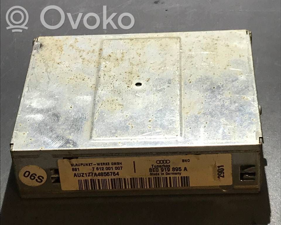 Audi A4 S4 B6 8E 8H Aerial antenna amplifier 