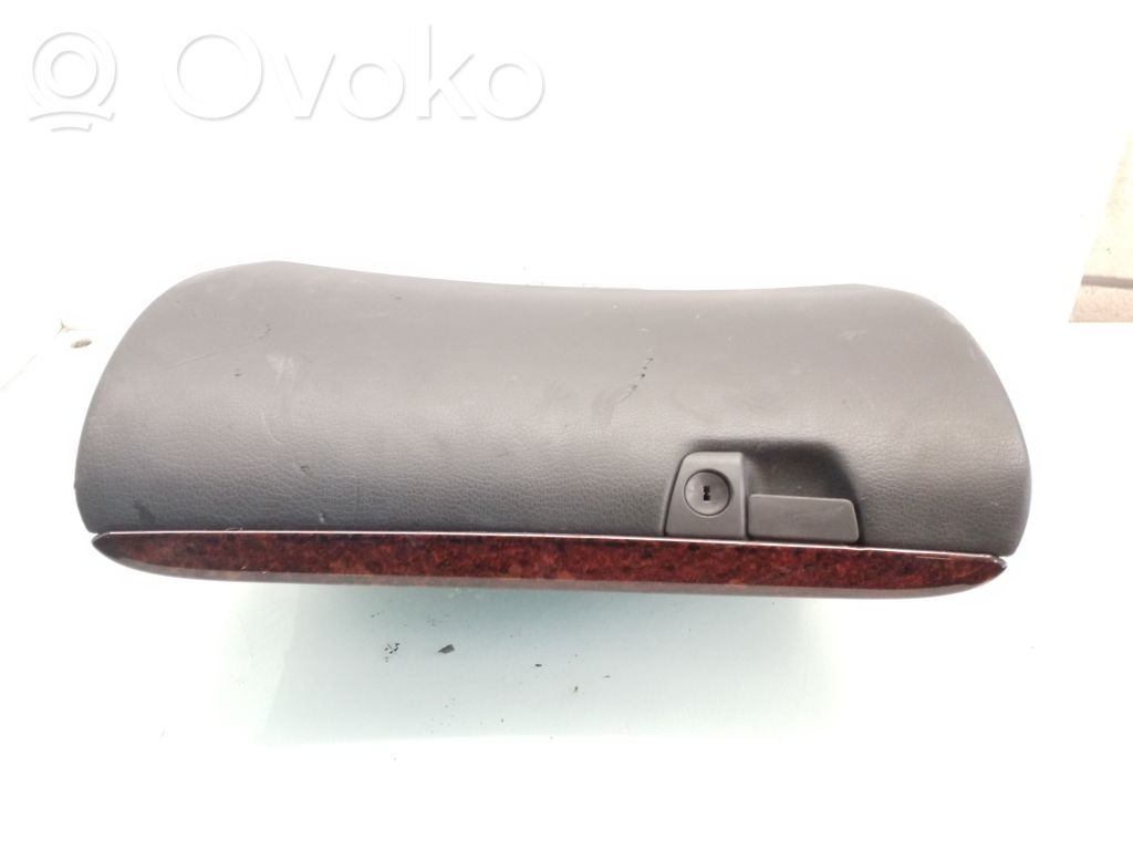 Volvo V70 Glove box frame 