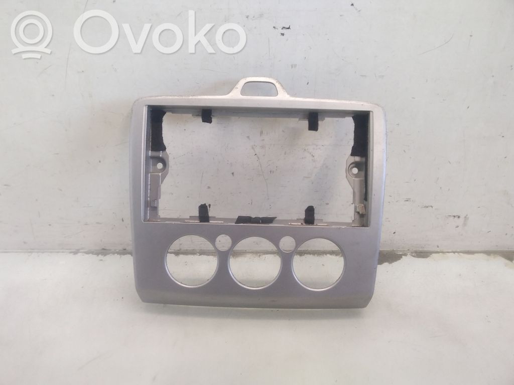 Ford Focus Radio/GPS head unit trim 