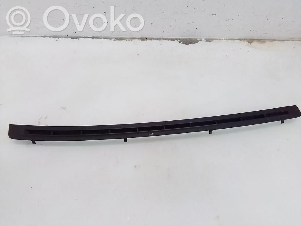 BMW 3 E36 Lango oro grotelės 