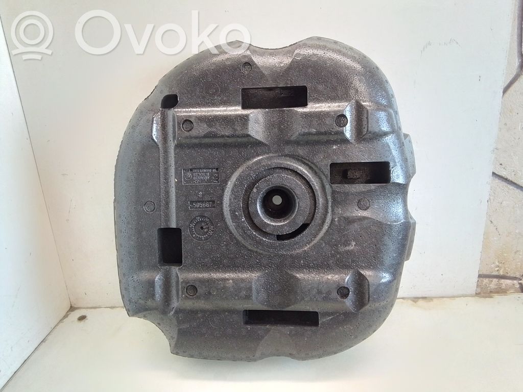 BMW 5 E60 E61 Atsarginio rato skyriaus apdaila 