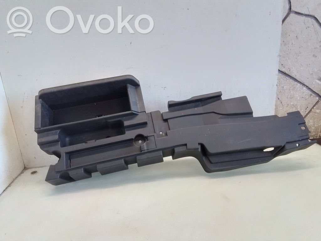 BMW 5 E60 E61 Inne elementy wykończenia bagażnika 