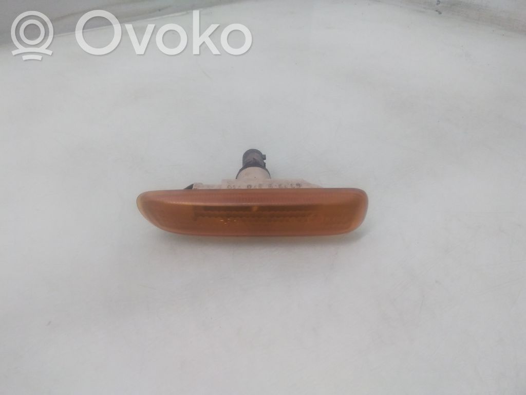 Front fender indicator light