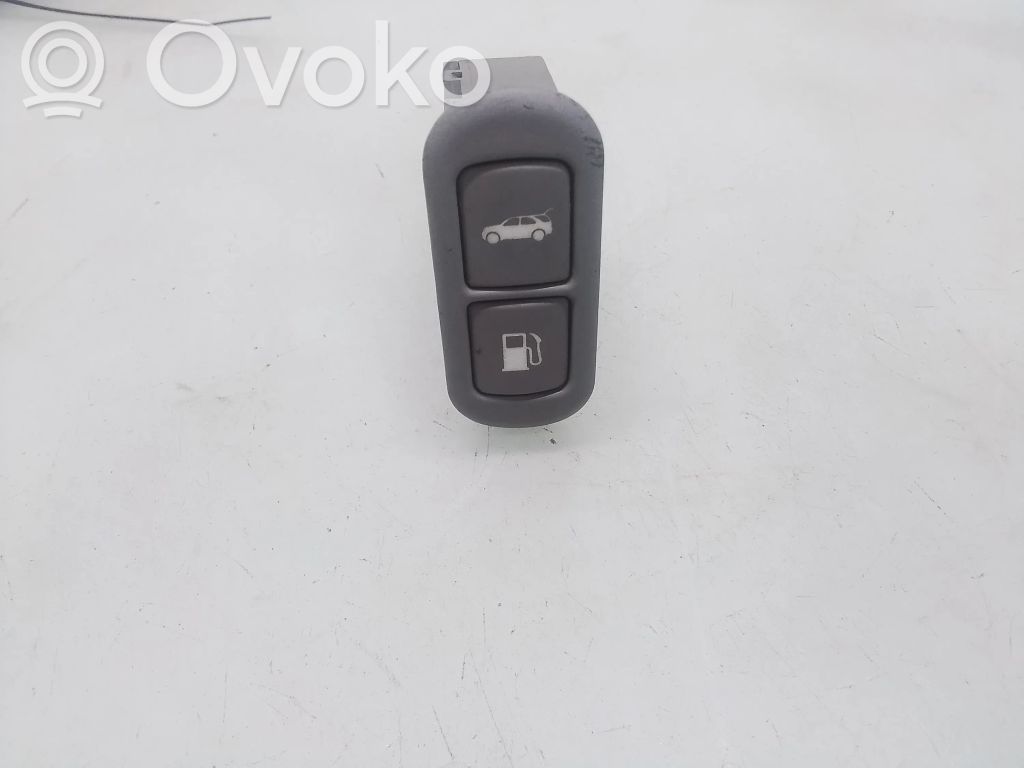 KIA Sorento Fuel tank opening switch 