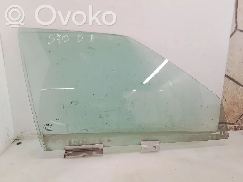 Volvo S70  V70  V70 XC Front door window glass four-door 