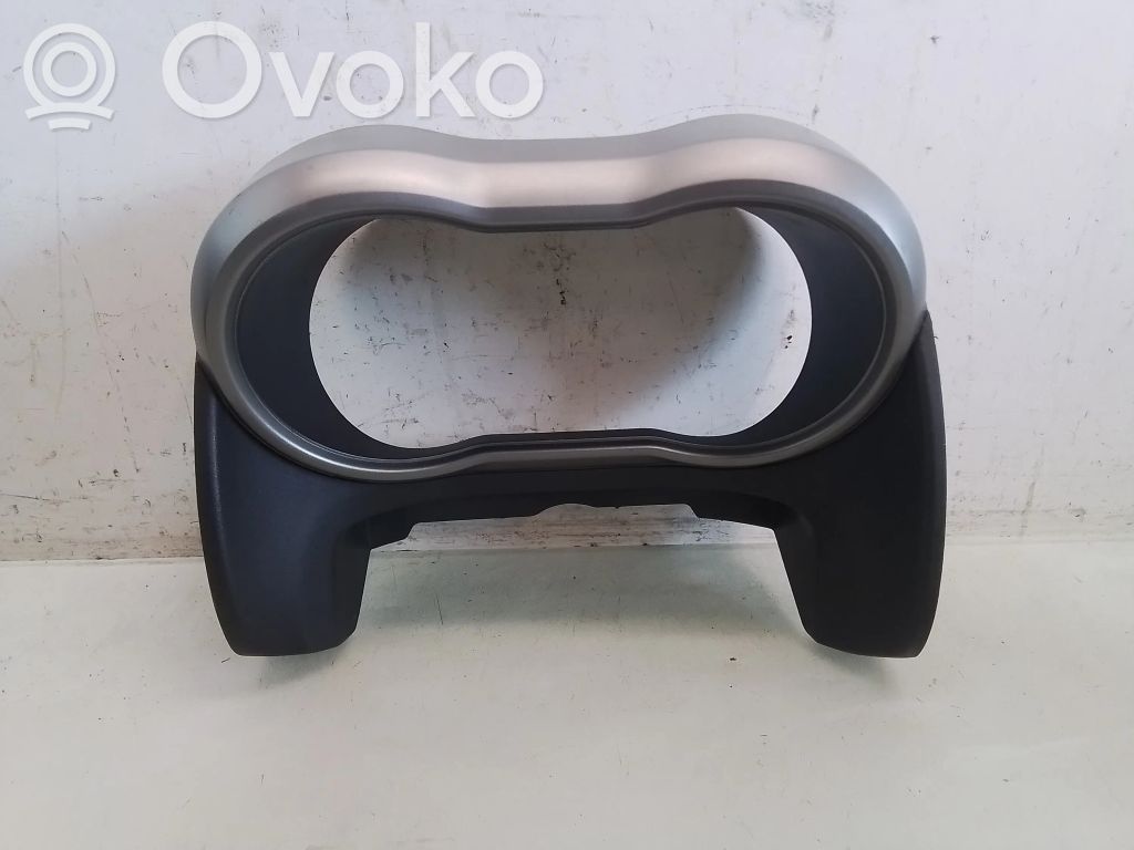 Nissan Note (E11) Radio/GPS head unit trim 