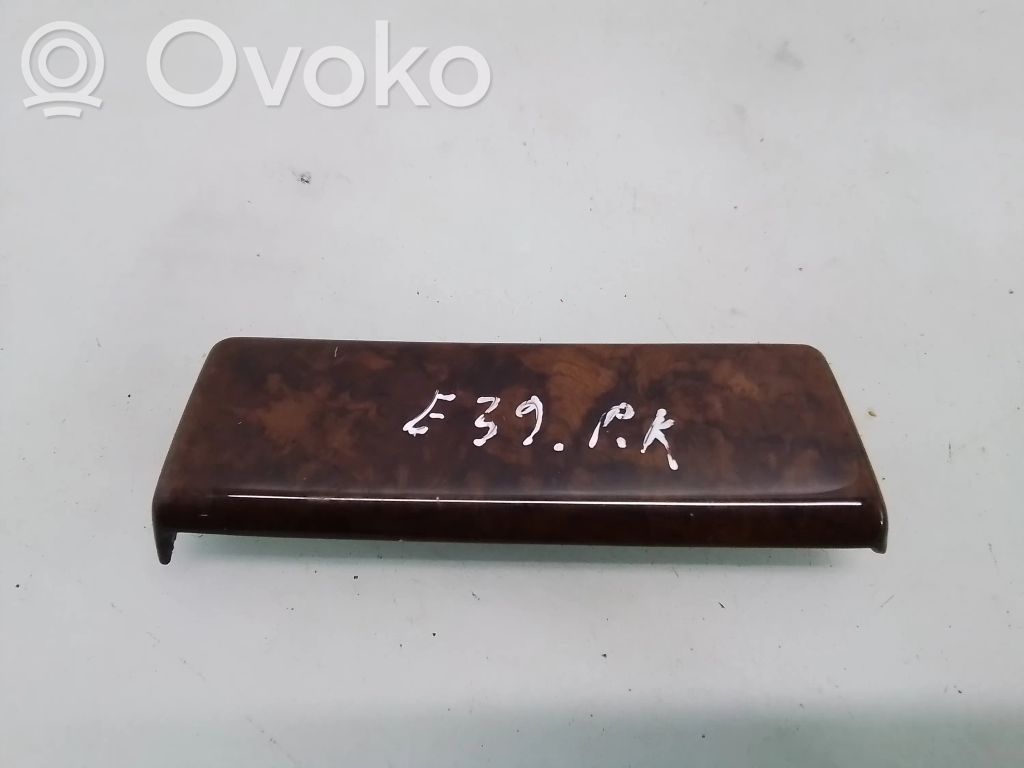Dashboard glove box trim