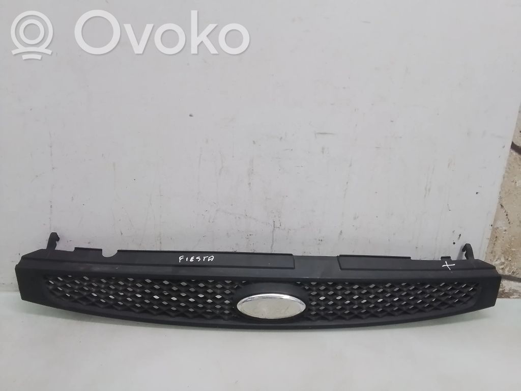 Ford Fiesta Etupuskurin ylempi jäähdytinsäleikkö 