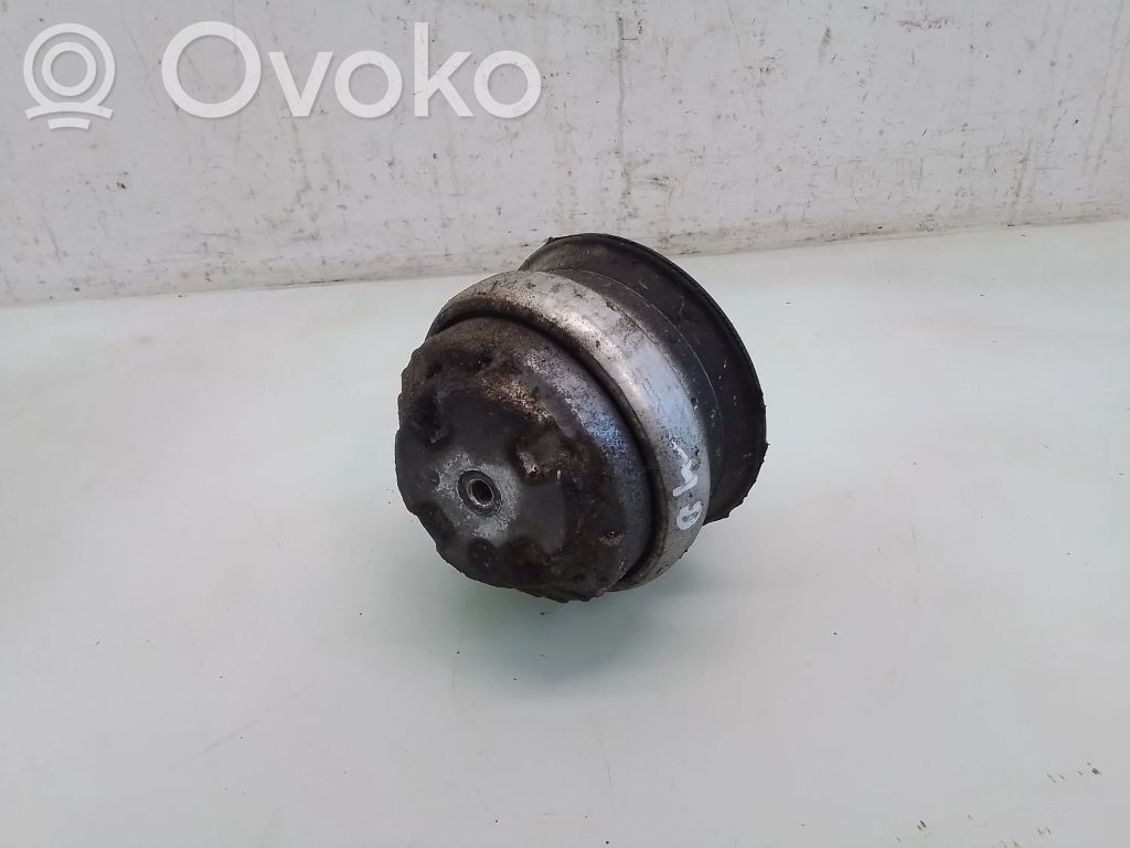 Mercedes-Benz E W210 Engine mount bracket 