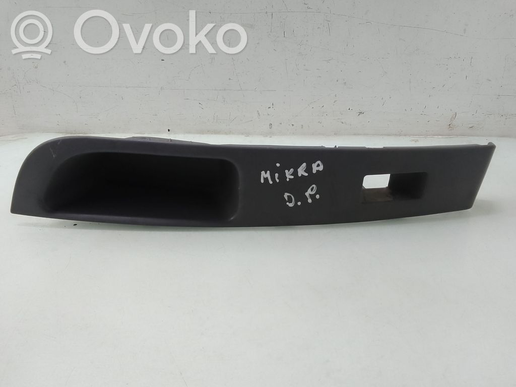 Nissan Micra Передняя отделка соединителя окон 