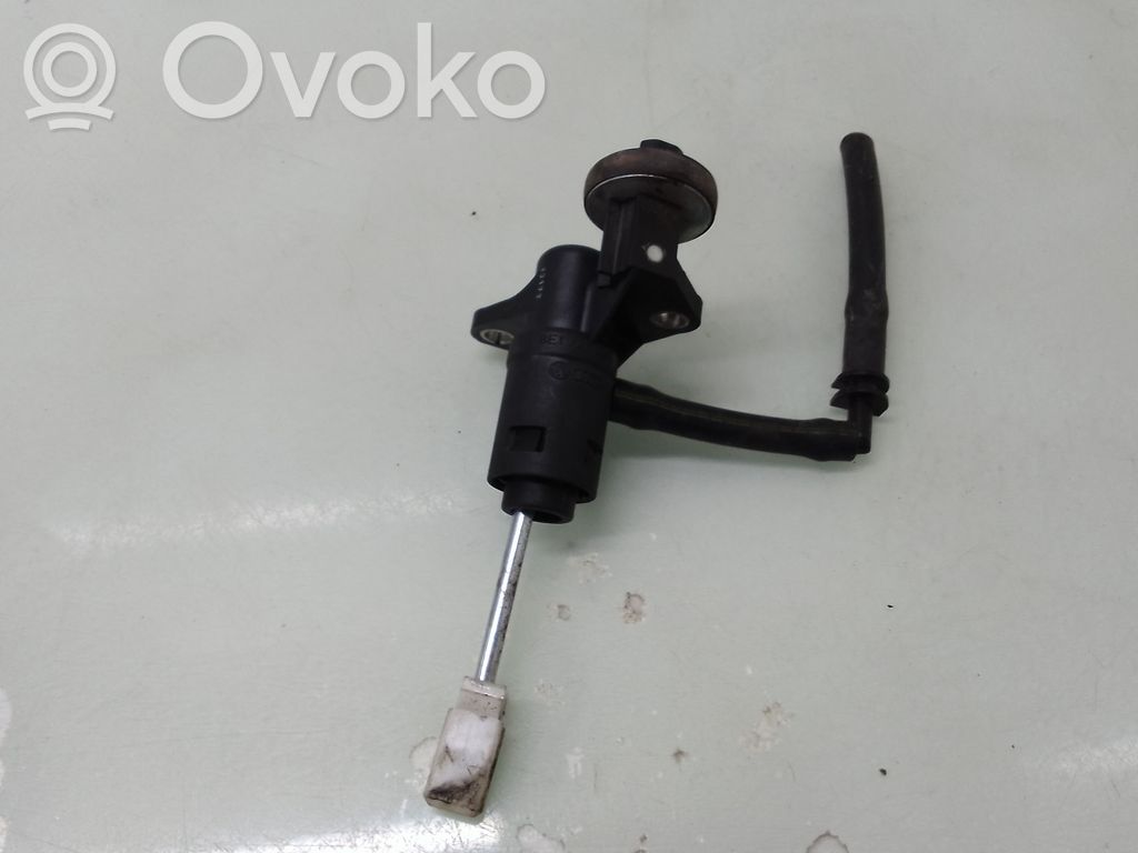 Audi A4 S4 B7 8E 8H Główny cylinder sprzęgła 
