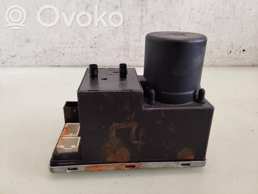 Audi A4 S4 B5 8D Central locking vacuum pump 
