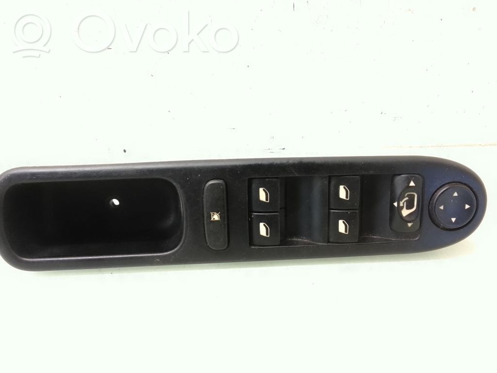 Peugeot 407 Electric window control switch 