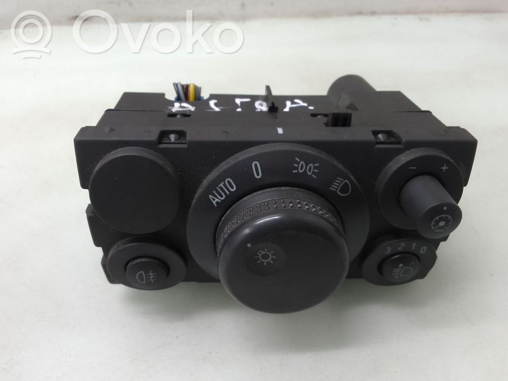 Opel Astra H Light switch 