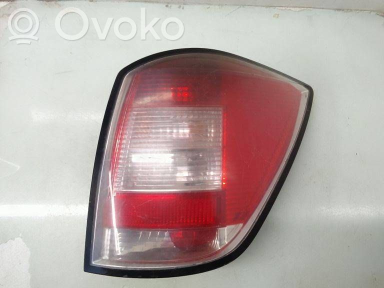 Opel Astra H Aizmugurējais lukturis virsbūvē 