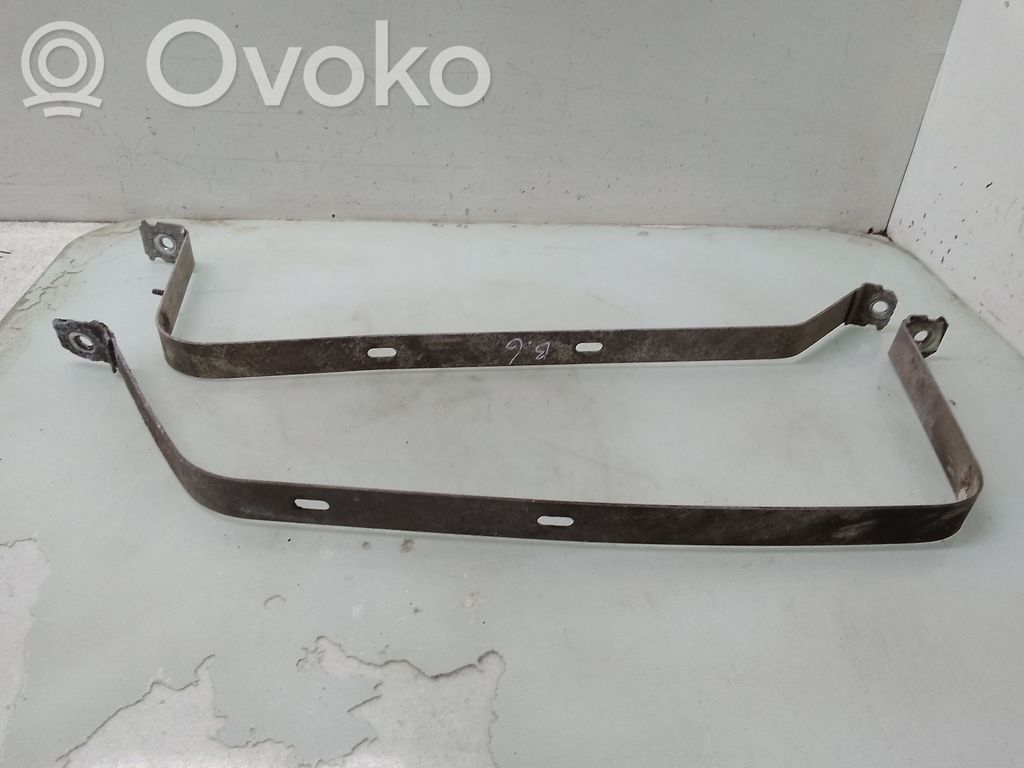 Volkswagen PASSAT B6 Fuel tank mounting bracket 