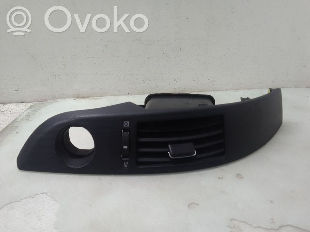 Toyota Corolla Verso E121 Griglia di ventilazione centrale cruscotto 
