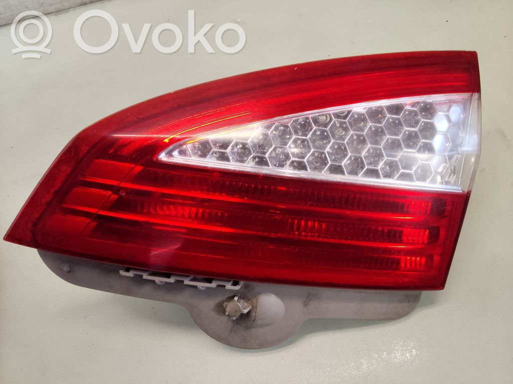 Ford Mondeo MK IV Galinis žibintas dangtyje