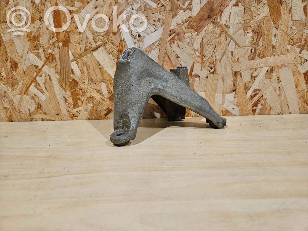 Audi A8 S8 D3 4E Engine mounting bracket 