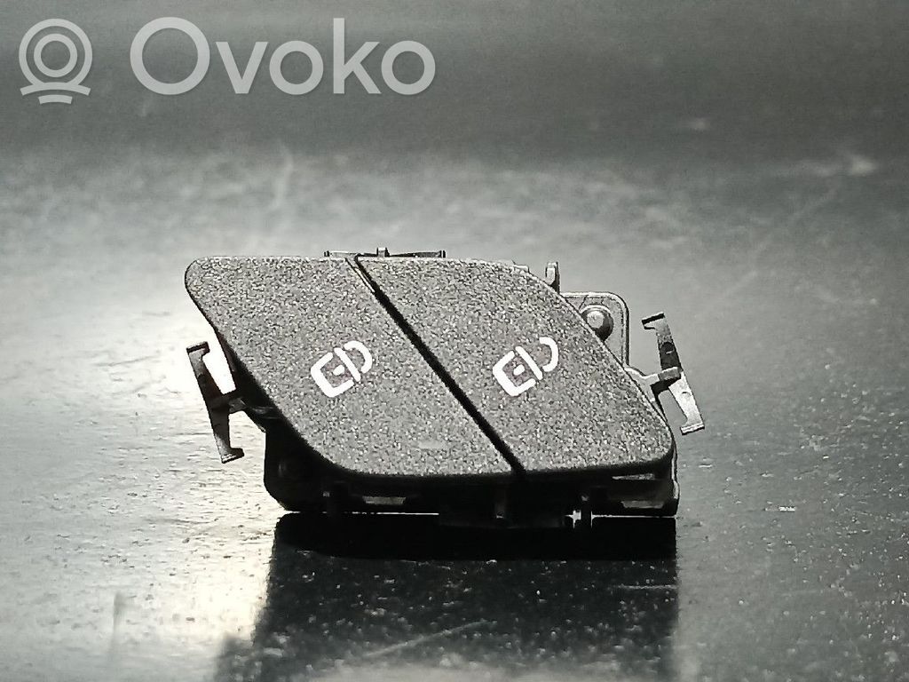 Mercedes-Benz CLA C118 X118 Central locking switch button 