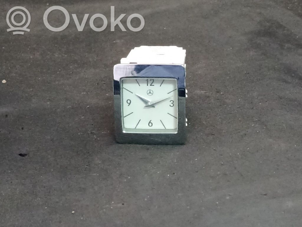 Mercedes-Benz CLS C218 X218 Clock 